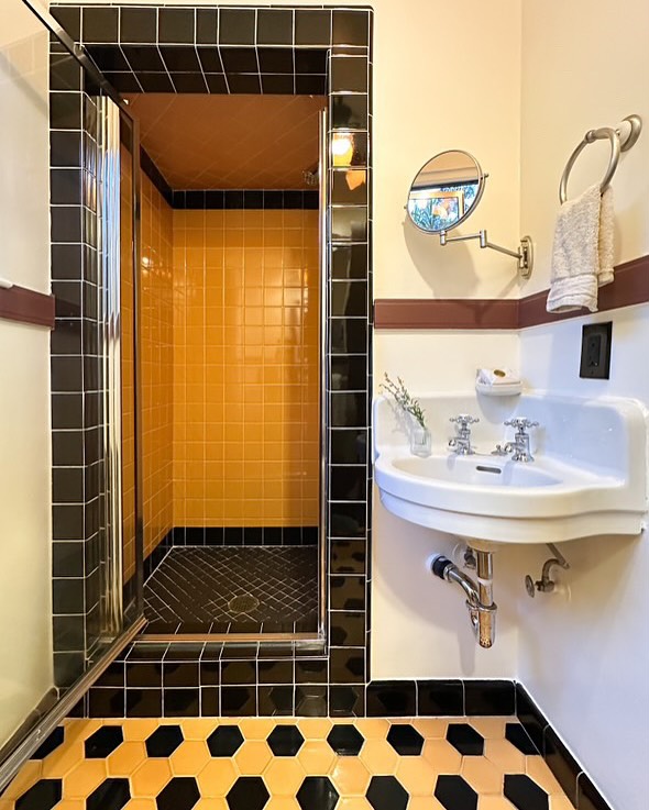 Bold Vintage Elegance

