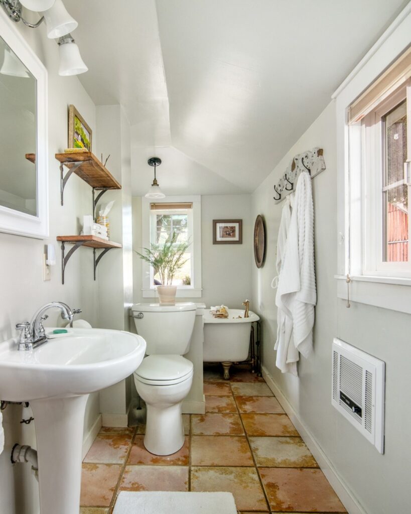 Charming Vintage Ranch Bathroom with Rustic Touches

