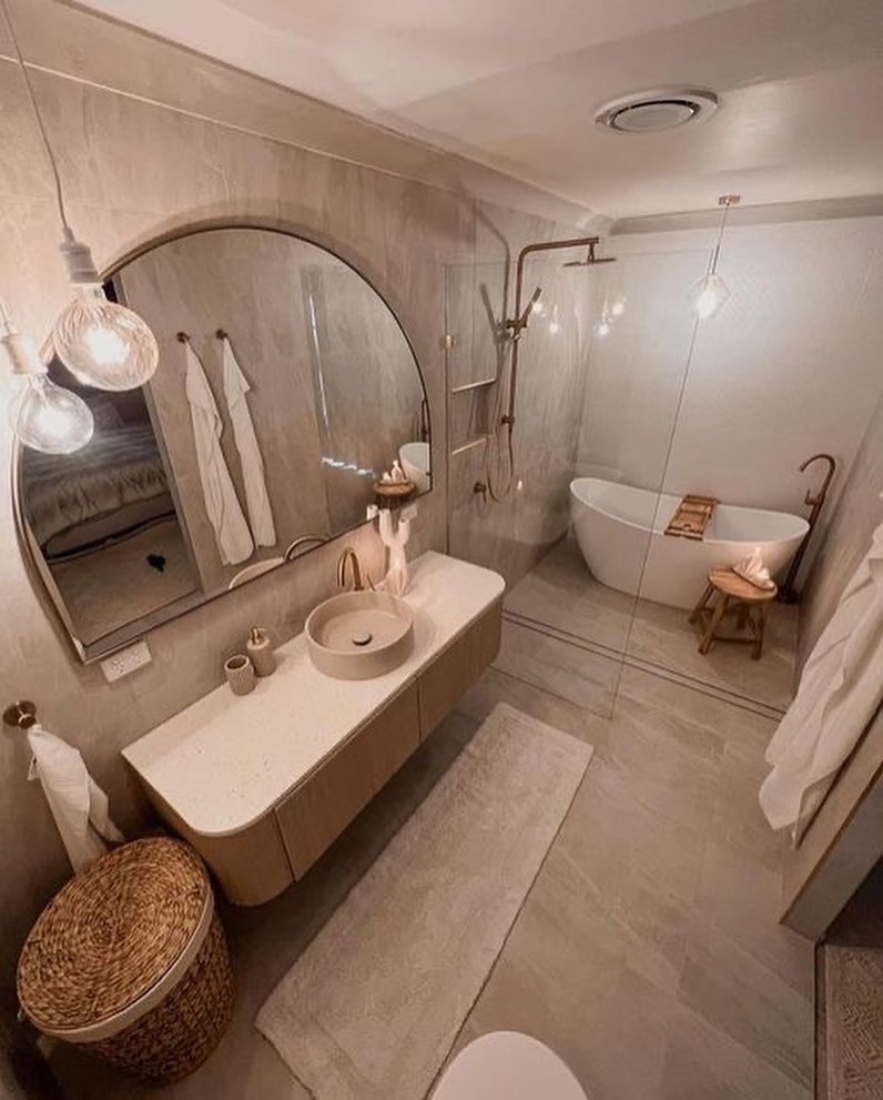 Earthy Chic Bathroom with Warm Tones
