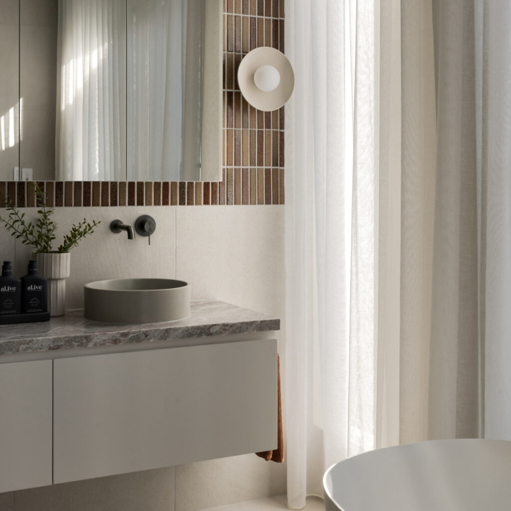 Earthy Serenity in a Modern Bathroom

