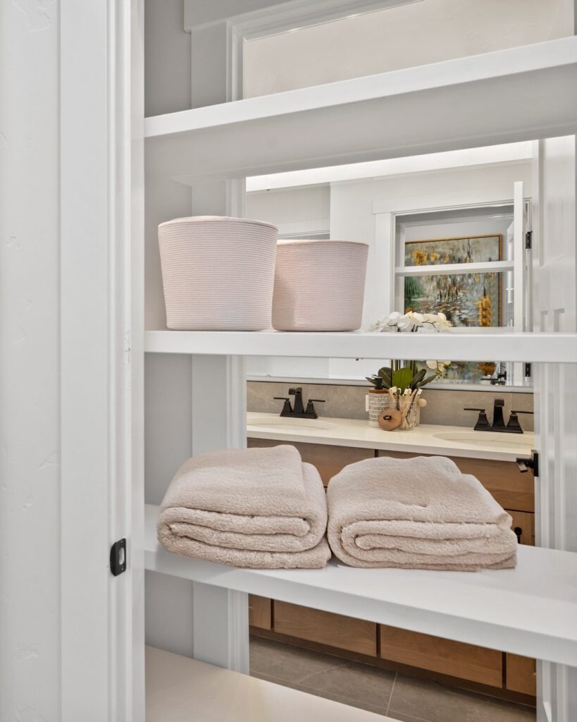 Minimalist Bathroom Organization with a Touch of Warmth

