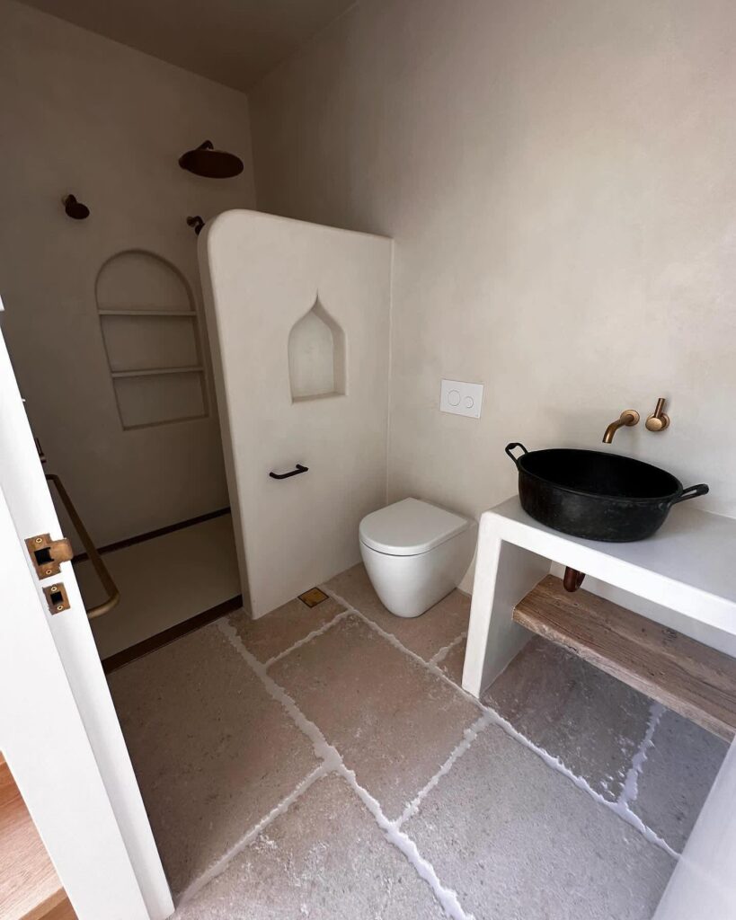 Minimalist Moroccan-Inspired Bathroom Design


