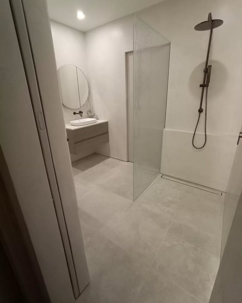 Minimalist Walk-In Shower Bathroom Design

