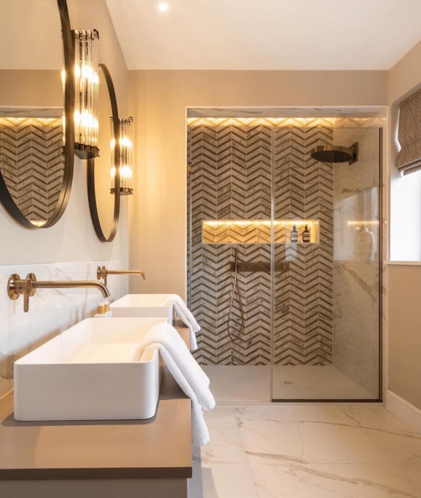 Modern Luxury Bathroom with Warm Ambiance

