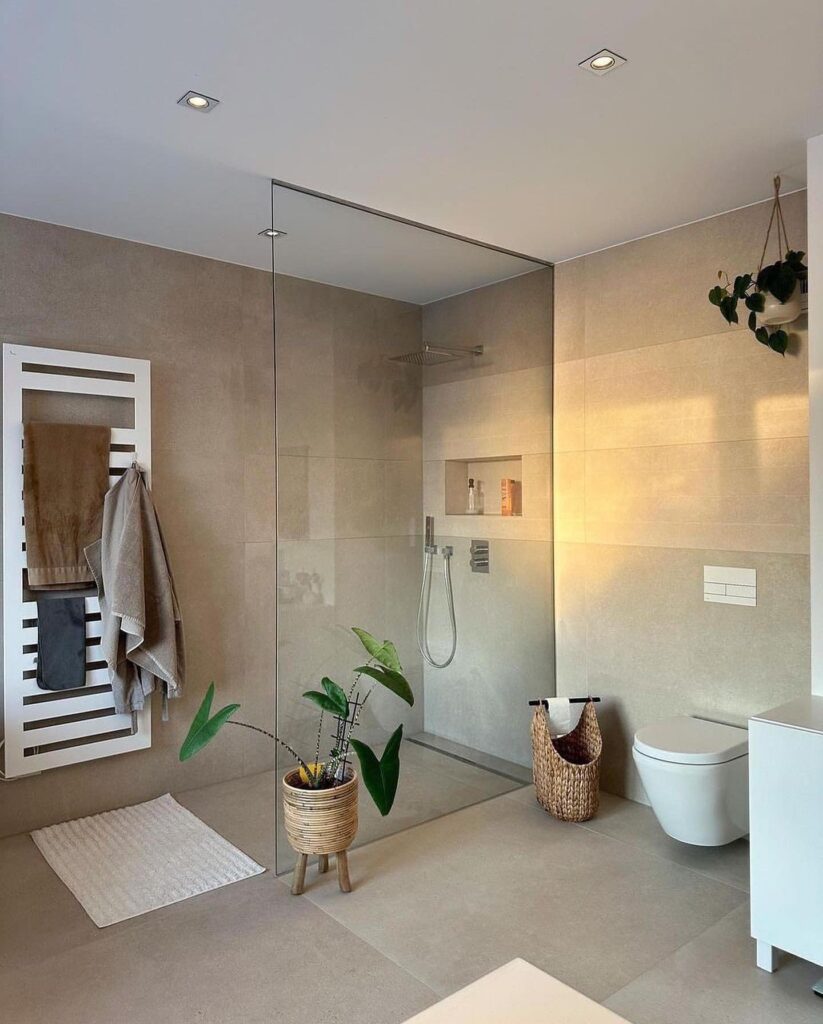 Natural & Minimalistic Bathroom Retreat
