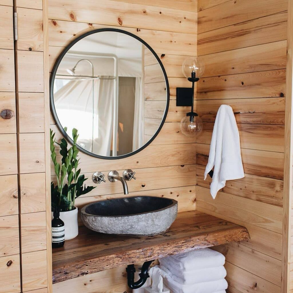 Rustic Elegance A Cozy and Modern Bathroom Design
