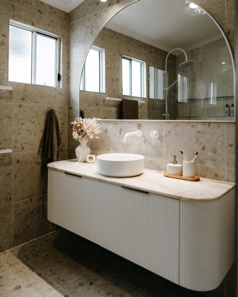 Soft Elegance in a Contemporary Oasis

