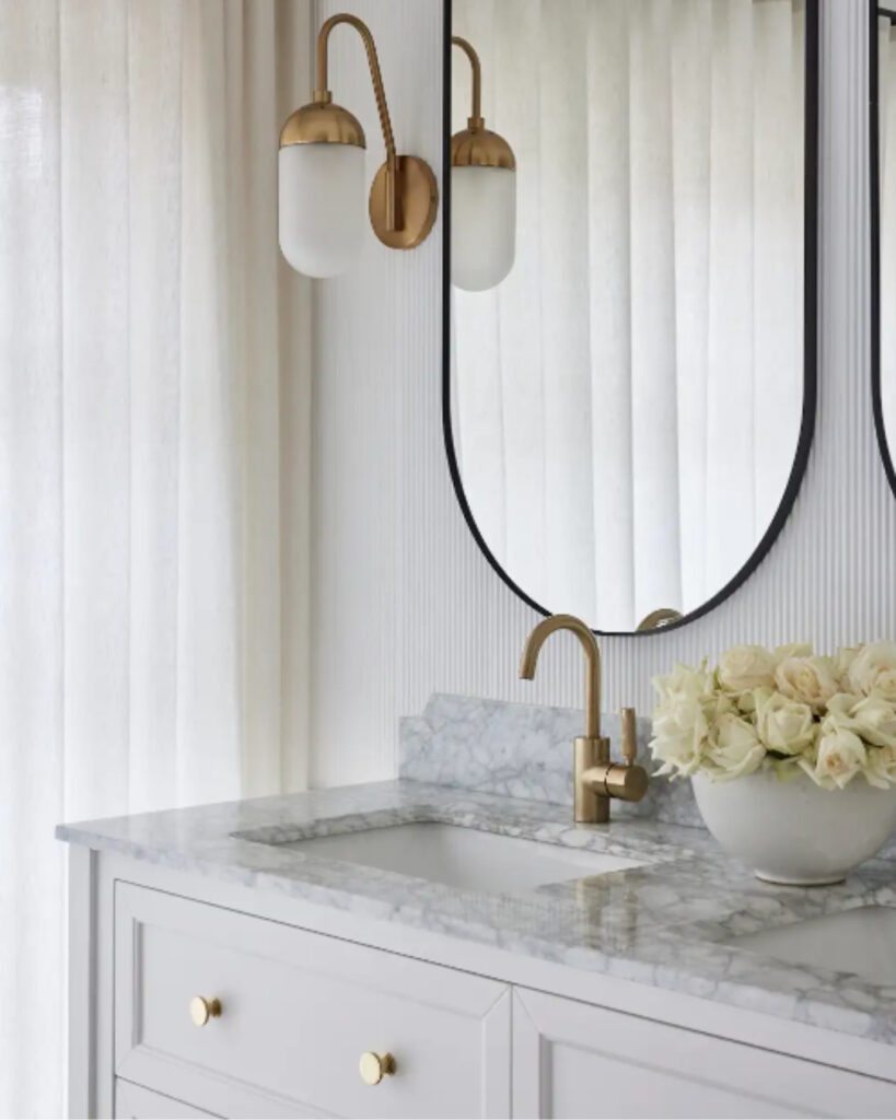 Timeless Elegance in a Soft Neutral Bathroom


