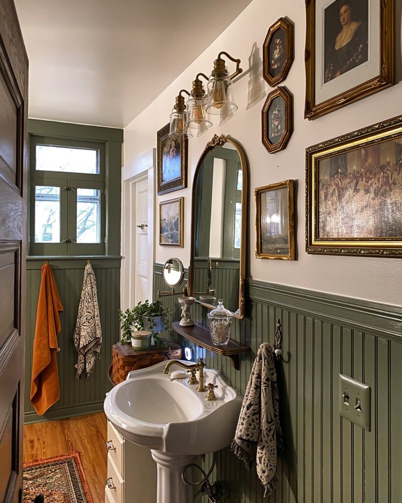 Timeless Vintage Elegance in a Cozy Bathroom







