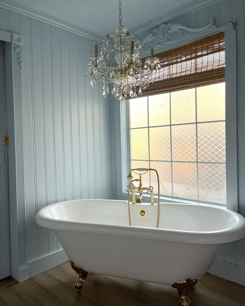 Vintage Charm A French-Inspired Bathing Retreat
