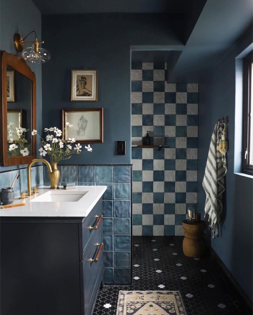 Vintage-Inspired Bathroom with Rich Blue Tones


