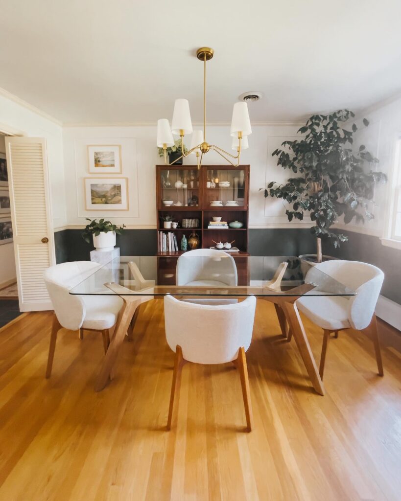 Bright Mid-Century Modern Dining Area


