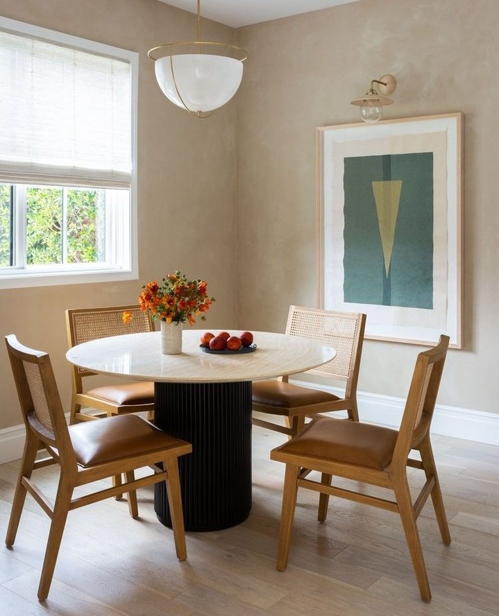 Bright and Contemporary Dining Nook with Artistic Flair

