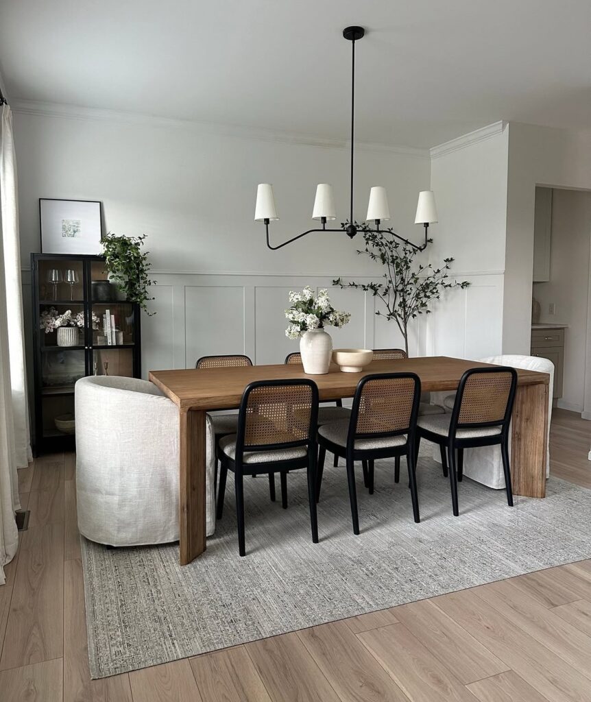 Bright and Modern Dining Room with Natural Accents

