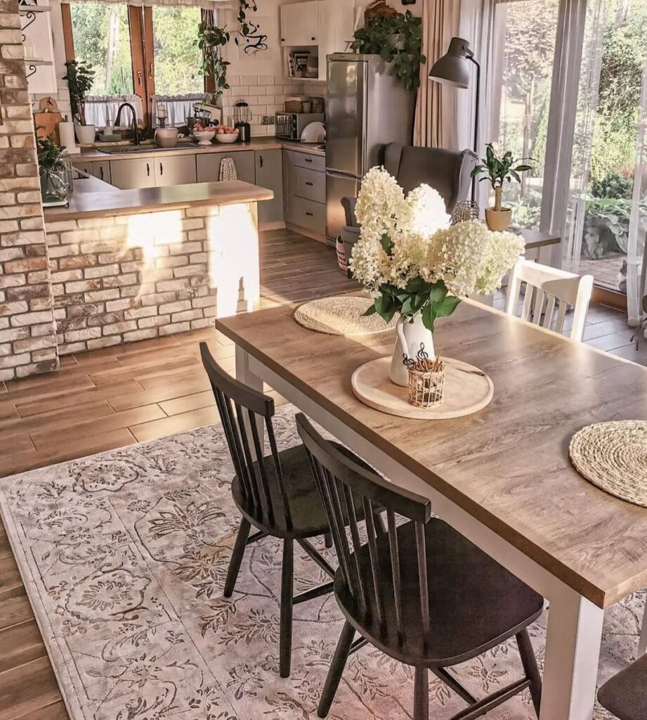 Cozy and Bright Dining Area Blending Rustic and Modern

