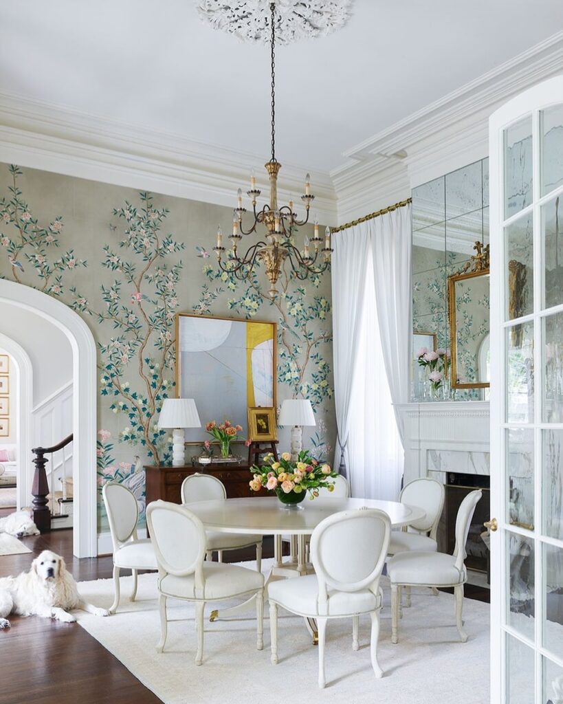 Elegant and Bright Dining Room with Chinoiserie Wallpaper

