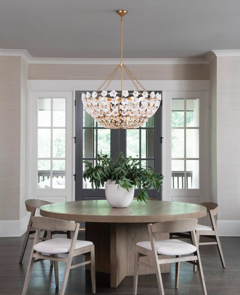 Elegant and Bright Dining Room with Floral Chandelier

