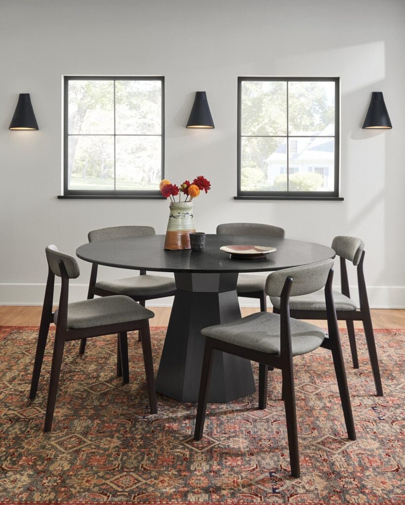 Intimate and Modern Round Dining Setup
