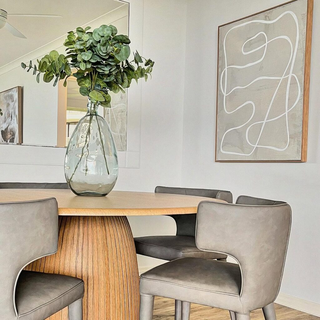 Modern Minimalist Dining Nook with Natural Touches

