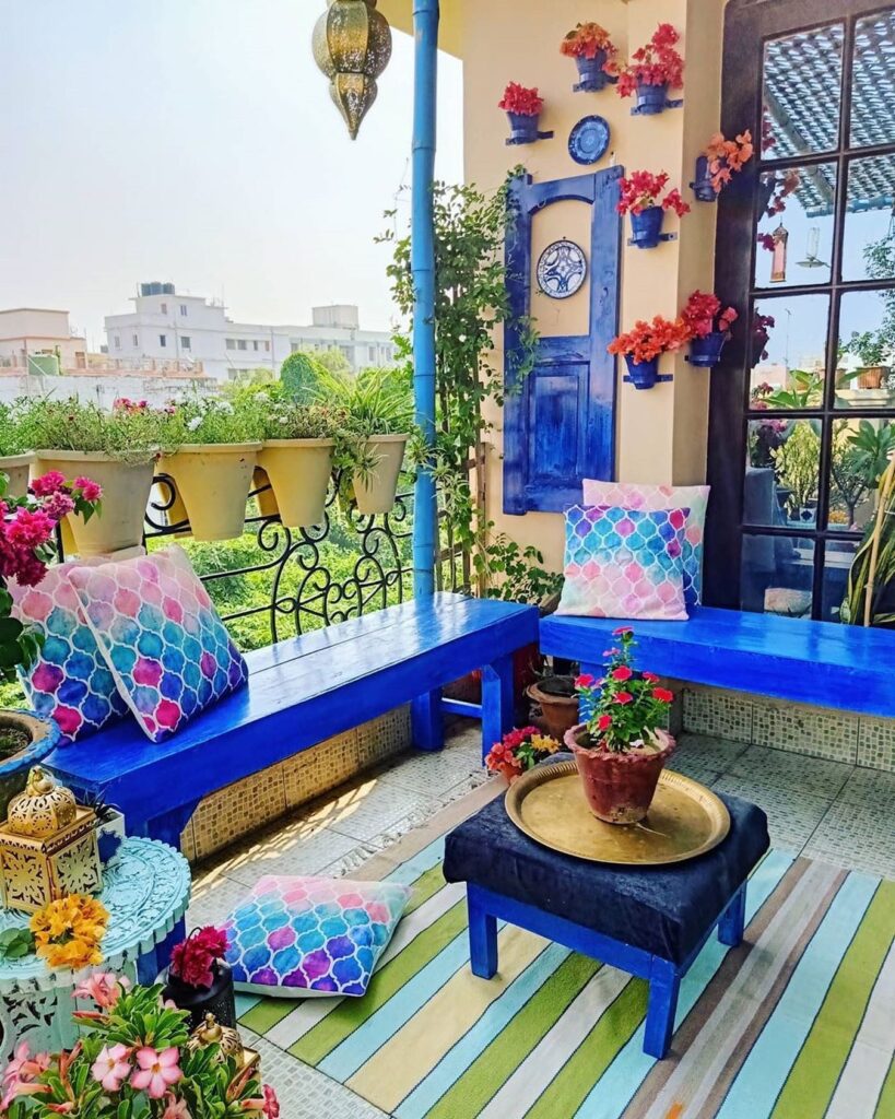 Vibrant Moroccan-Inspired Balcony Oasis

