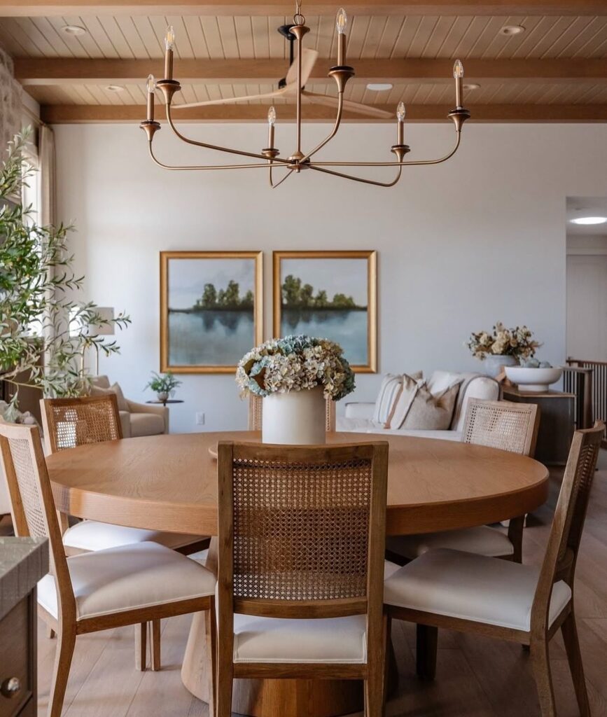 Warm and Inviting Dining Room with Natural Elements

