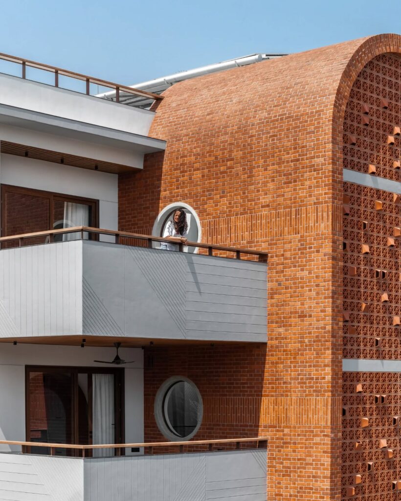 Arched Brick Elegance The Vrundavan Residence by DF Architects
