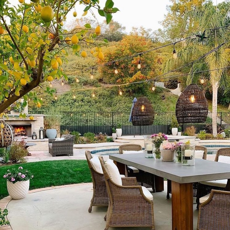 Mediterranean Outdoor Dining and Lounge
