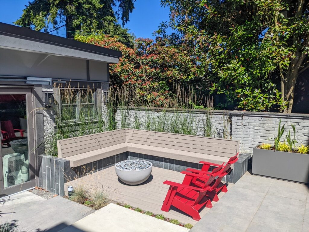Modern Patio Retreat Fire Pit, Built-in Seating, and Layered Privacy
