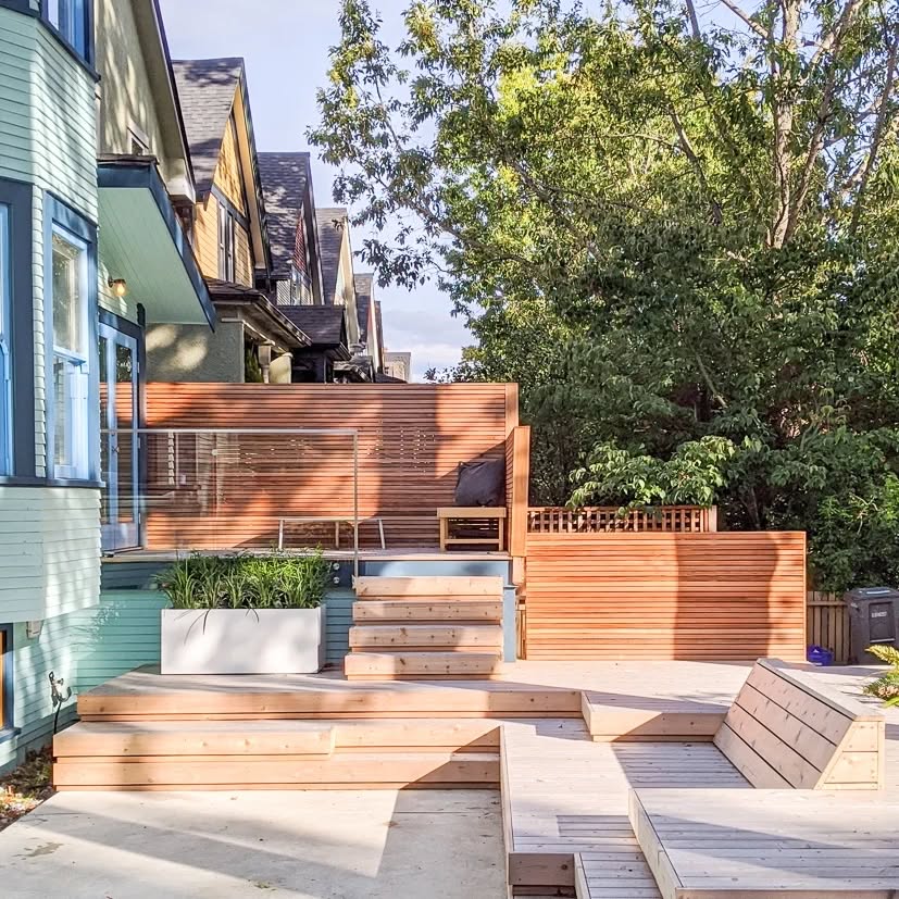 Modern Terrace Design Wood, Greenery, and Privacy
