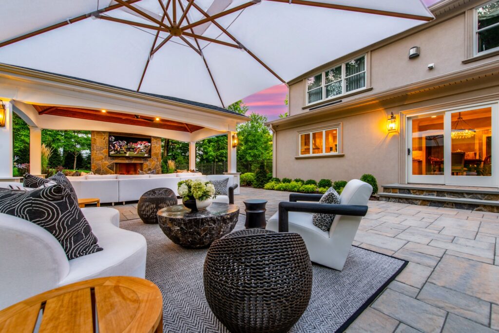 Sophisticated Outdoor Entertainment Area
