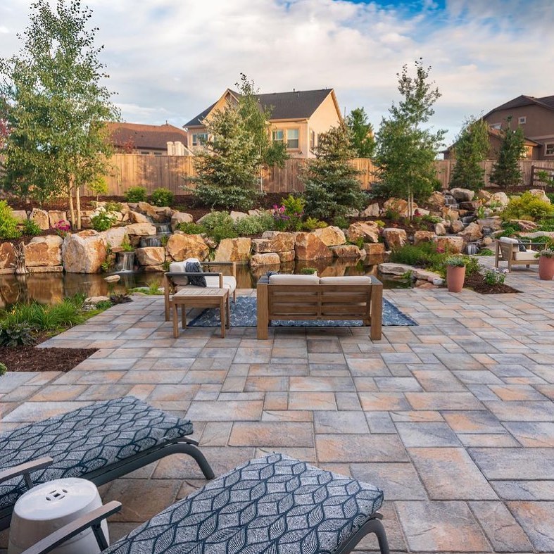 Tranquil Waterside Retreat with Fire Pit Ambiance
